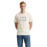 Cream-colored Tommy Hilfiger Jeans men t shirt made of organic cotton with a black rectangular Tommy Jeans logo