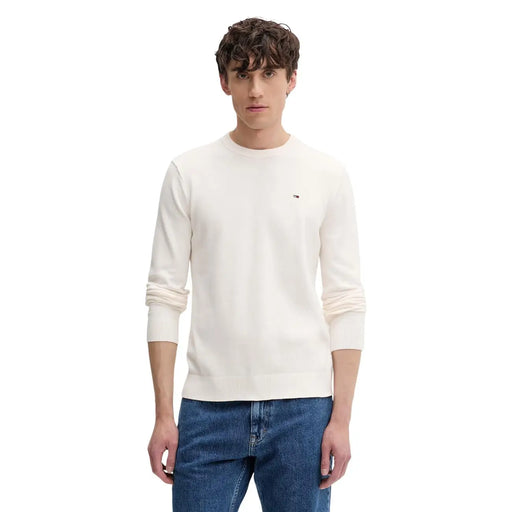 Cream-colored tommy hilfiger jeans men long knitwear sweater with ribbed cuffs and organic cotton material