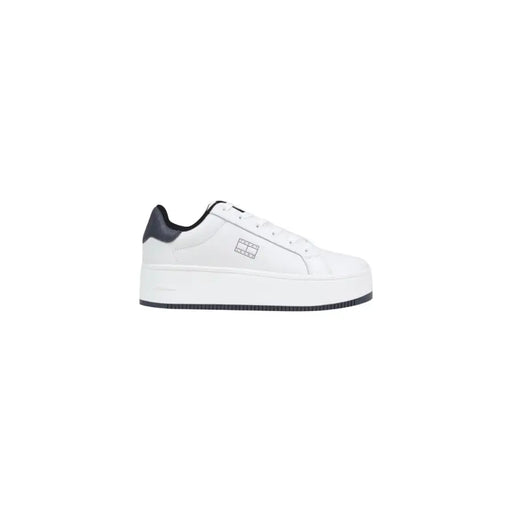 Tommy Hilfiger Weißer Damen-Plateau-Sneaker aus Leder mit schwarzen Akzenten