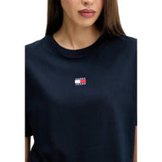 Navy blue tommy hilfiger jeans women t-shirt made of organic cotton with a small embroidered logo on the chest
