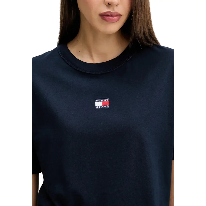 Navy blue tommy hilfiger jeans women t-shirt made of organic cotton with a small embroidered logo on the chest