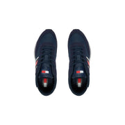 Baskets Tommy Hilfiger pour homme, bleu marine, en polyester avec des rayures rouges, blanches et grises sur les côtés.