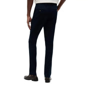 Rückseite der Tommy Hilfiger Herren-Baumwollhose, Modell Denton Fit, in Dunkelblau mit Webstruktur und gesticktem Logo