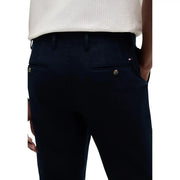 Marineblau Tommy Hilfiger Herren-Baumwollhose im Denton-Schnitt mit goldfarbenen Knöpfen und dezenter Webstruktur