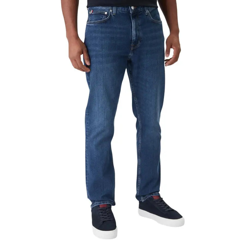 Tommy Hilfiger Herrenjeans aus blauer Bio-Baumwolle, schmal geschnitten, dunkelblauer Denim mit klassischem geradem Bein und sichtbaren Nähten