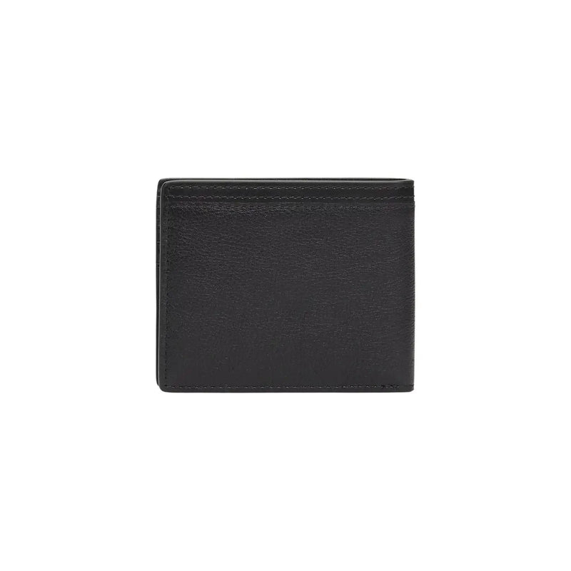Tommy Hilfiger men wallet in black leather with subtle texture and precise stitching for daily use