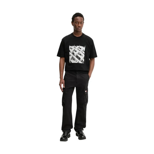 Black cotton lycra tommy hilfiger men otis canvas jeans featuring a black short-sleeved t-shirt with bold white geometric pattern