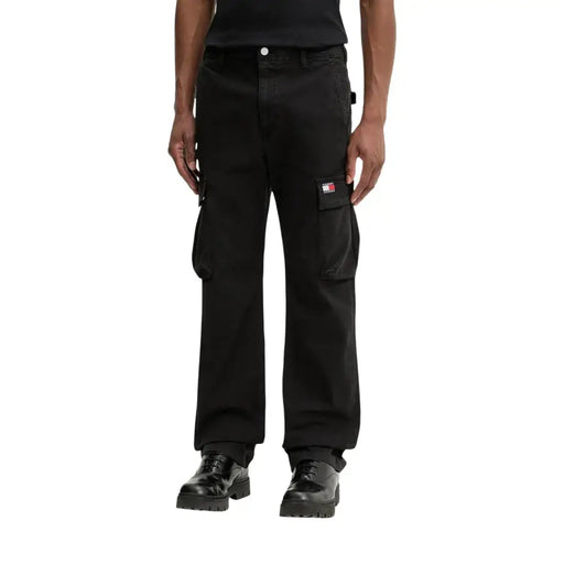Tommy Hilfiger men otis canvas black cotton lycra cargo pants with multiple pockets and logo patch on thigh