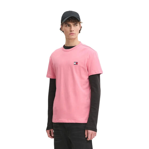 Tommy Hilfiger Herren-T-Shirt aus rosa Bio-Baumwolle mit kurzen Ärmeln und kleinem Logo auf der Brust in normaler Passform