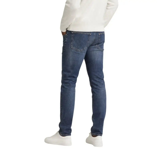 Tommy Hilfiger men Scanton slim dark wash denim jeans made of cotton showing classic back pockets