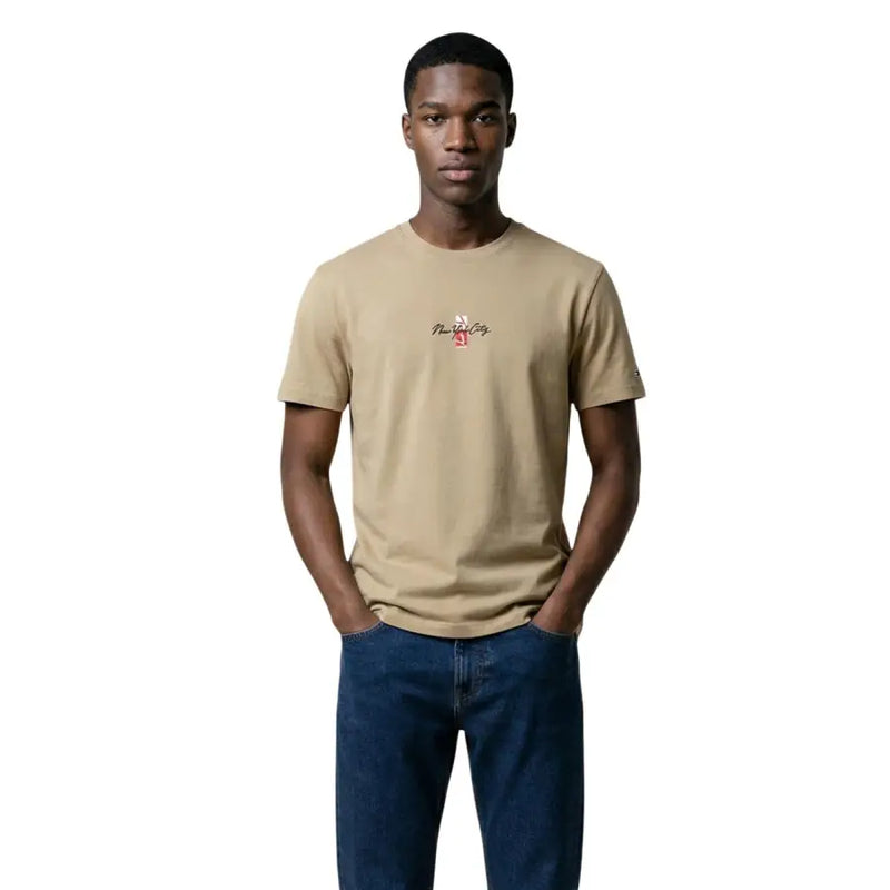 Chemise beige à manches courtes Tommy Hilfiger T-shirt homme en coton biologique avec petit logo brodé sur la poitrine