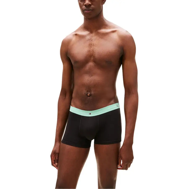 Schwarz Tommy Hilfiger Boxershorts mit helltürkisfarbenem Gummibund und dem Tommy Hilfiger Logo