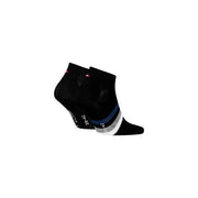 Schwarze Knöchelsocken mit marineblauen und weißen Streifen, die Folgendes zeigen: Tommy Hilfiger Logo für Herrenunterwäsche