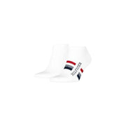 Weiß Tommy Hilfiger Herren-Knöchelsocken mit einem rot-blau-grau gestreiften Logo an der Seite, zur Verwendung als Unterwäsche