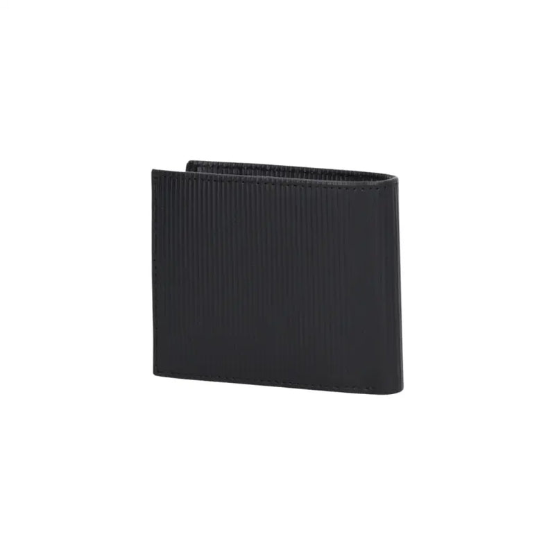 Tommy Hilfiger men wallet black textured leather with vertical ridges and precise stitching for everyday use