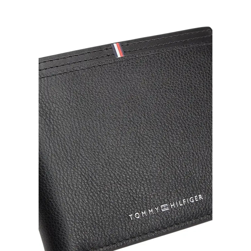 Schwarze Geldbörse aus strukturiertem Leder für Herren von Tommy Hilfiger mit dezenten Logo- und Markenflaggendetails