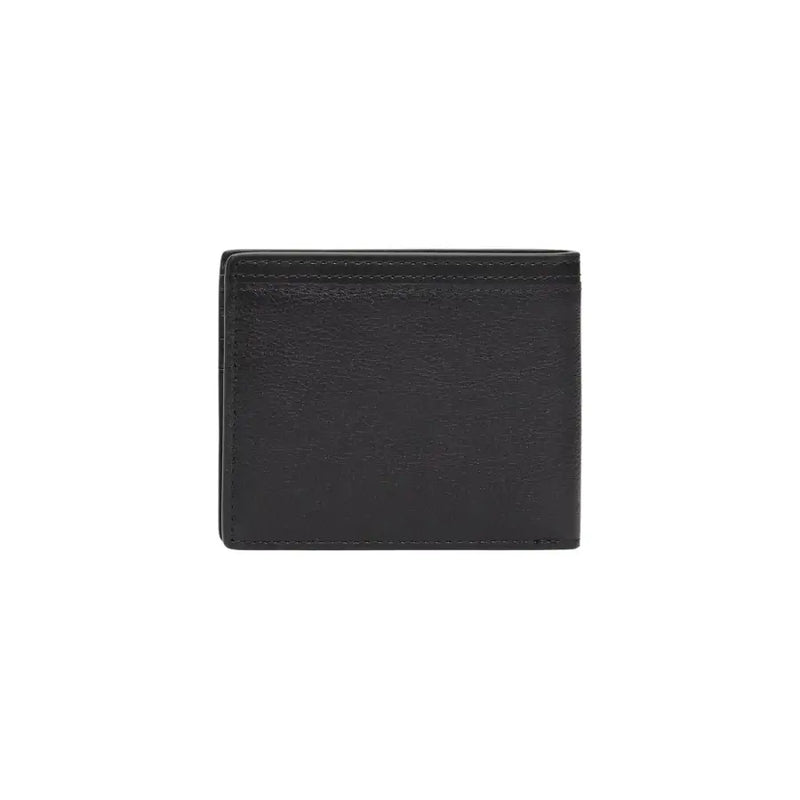 Tommy Hilfiger men wallet in black leather with subtle texture and precise stitching for daily use