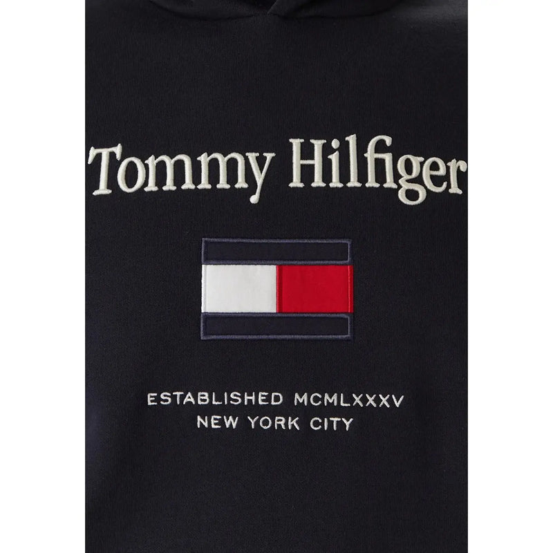 Schwarzer Tommy Hilfiger Hoodie mit gesticktem weißen Schriftzug und rot-weiß-marineblauem Flaggenaufnäher aus Baumwollstoff
