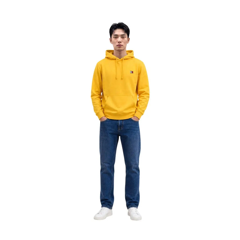 Tommy Hilfiger Gelber Herren-Hoodie aus Bio-Baumwolle mit kleinem Logo auf der Brust für lässige Anlässe