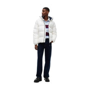 Tommy Hilfiger Daunenjacke Essential Down für Damen in Weiß mit Steppdesign und schwarzen Reißverschlussdetails, Vorderansicht