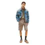 Tommy Hilfiger Herrenshorts aus blauem Denim mit weichem, hellbraunem Shearling-Futter, Vorderansicht