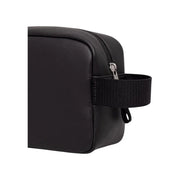 Tommy Hilfiger Trousse de toilette Daily pour homme en cuir noir avec fermeture éclair argentée et bandoulière noire, vue de face