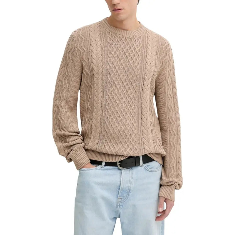Beige cable knit sweater with a crew neck and ribbed cuffs, inspired by levi’s design.