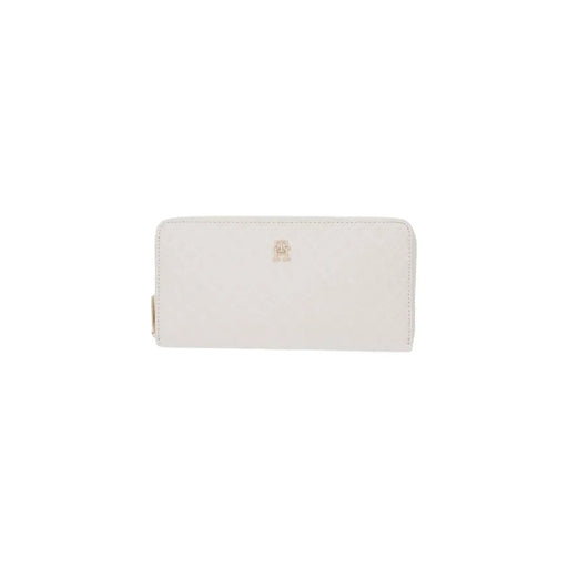 White leather Tommy Hilfiger women wallet with zip and subtle gold-tone logo emblem on the front in polyurethane