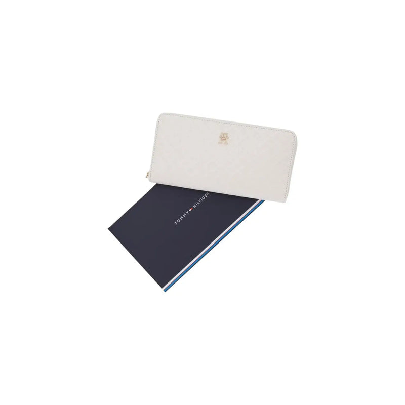 Tommy Hilfiger women wallet zip white leather with gold-tone logo emblem in polyurethane L2cm