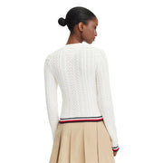 Tommy Hilfiger Gilet en maille torsadée blanche en coton pour femme, avec bordure rayée rouge, blanche et marine à l'ourlet et aux poignets.
