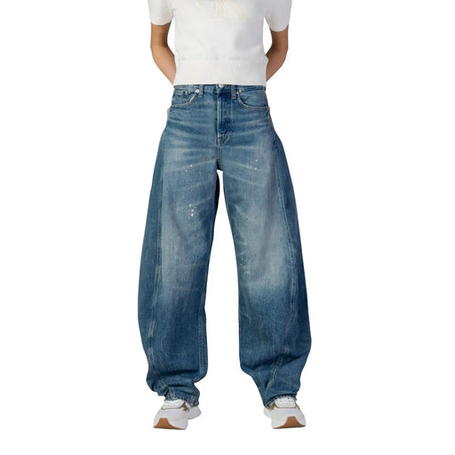 Tommy Hilfiger women’s blue organic cotton jeans with high-waisted, relaxed wide-leg cut and subtle fading