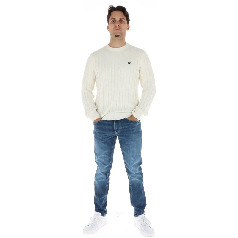 Tommy Jeans Pullover, cremefarben, Zopfstrick, mit kleinem gesticktem Logo auf der linken Brust, Vorderansicht