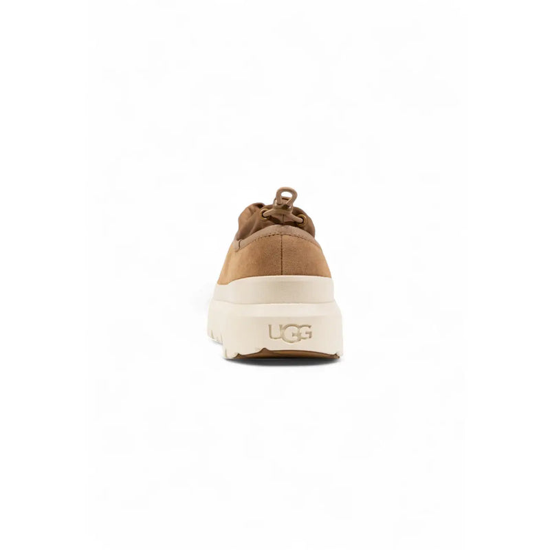 Ugg Herren-Slipper aus Wildleder in Beige mit hellbraunem Wildleder-Obermaterial und cremefarbener, dicker Sohle, ideal für den Winter