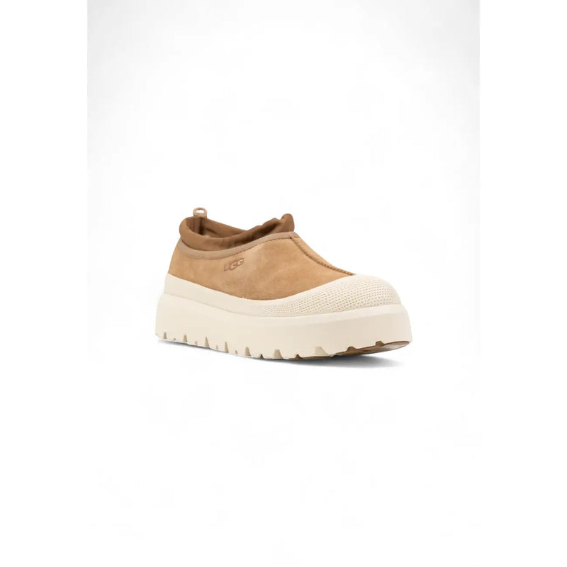 Ugg Herren-Slipper aus Wildleder in Beige mit hellbraunem Wildleder-Futter, cremefarbener Zehenkappe aus Mesh und klobiger weißer Plateausohle