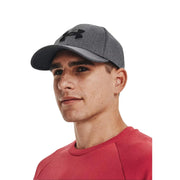 Under Armour Blitzing Low Herren-Cap in Grau mit schwarzem Logo, Vorderansicht