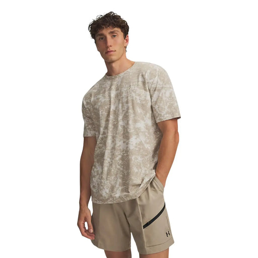 Under armour Herren-T-Shirt mit beigefarbenem Camouflage-Muster, normale Passform, Kurzarm, Baumwollmischung, für Freizeitkleidung