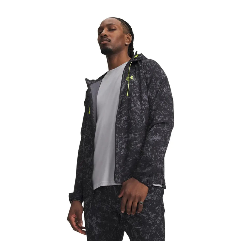 Under Armour Schwarze Herren-Kapuzenjacke aus Polyester mit schwarz-grauem Tarnmuster und neongelben Reißverschlussanhängern