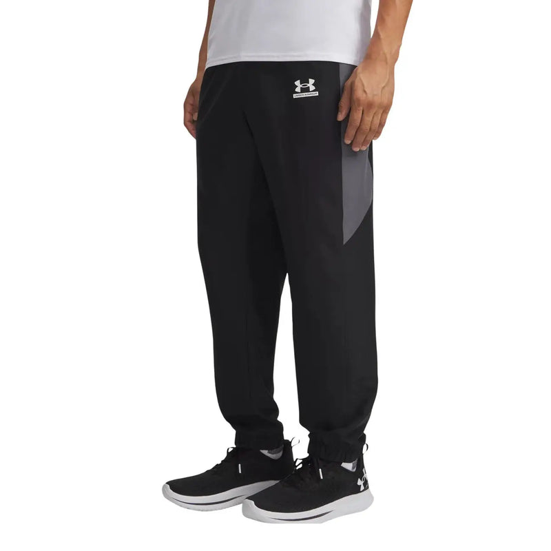 Under Armour men trousers black sweatpants with gray side panel and white logo on waistband for athletic wear