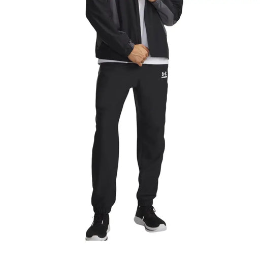 Under armour Herrenhose im Jogginghosen-Stil, schwarz, mit dezentem weißen Logo am linken Oberschenkel, für sportliche Aktivitäten