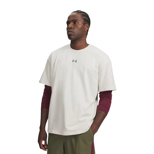 Under armour mens classic fit short-sleeved t shirt in off-white cotton with a small black logo on the chest