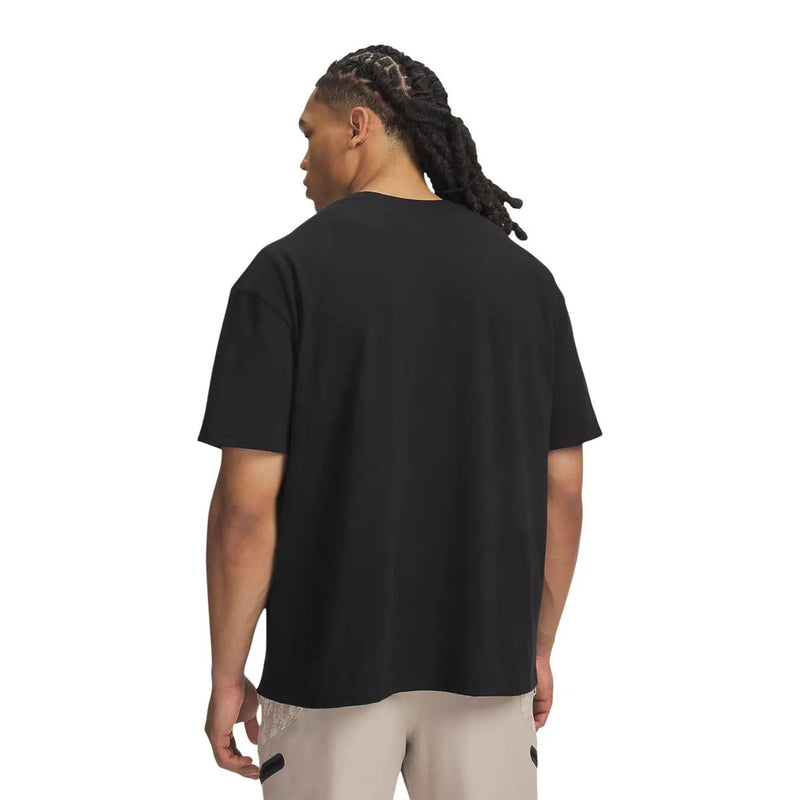 Under armour mens black cotton t shirt with classic fit and short sleeves in a relaxed style