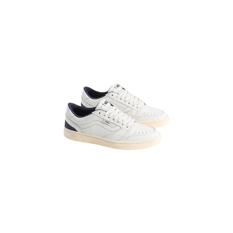 Vans Herren Court Low Ledersneaker in Weiß mit marineblauen Akzenten und cremefarbener Gummisohle für den Freizeitlook