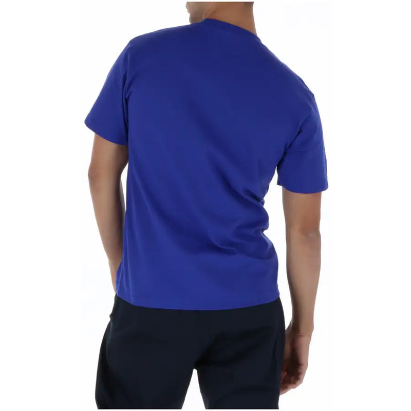 Ein leuchtend königsblaues Vans Herren-T-Shirt mit kurzen Ärmeln und Rundhalsausschnitt aus 100 % Baumwolle