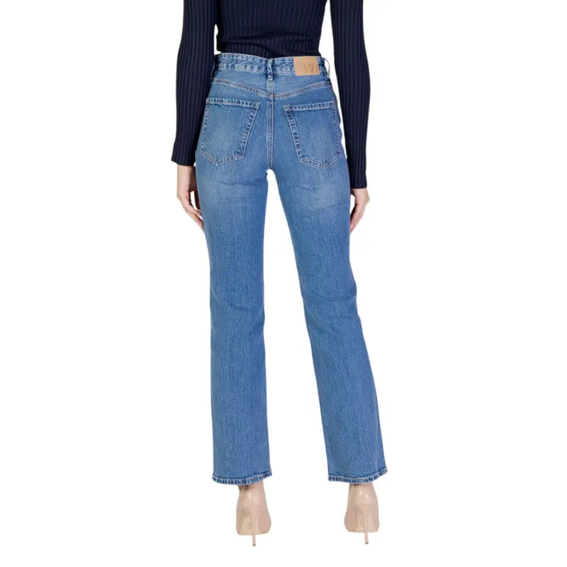 Vero Moda blue women’s denim jeans with classic straight-leg cut and subtle fading made from durable material