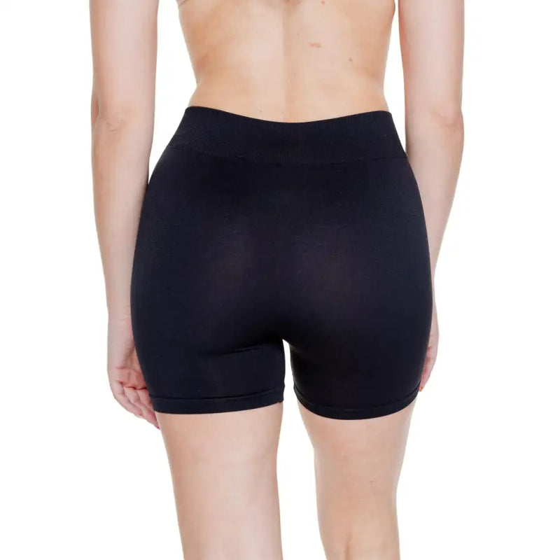 Vero Moda Schwarze, nahtlose, einfarbige Shorts mit hohem Bund für Damen