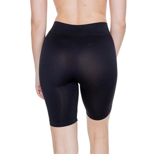 Vero Moda short cycliste noir taille haute moulant pour femme