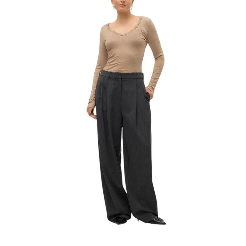 Black high waist wide-leg trousers with pleated front made of viscose blend from Vero Moda women collection