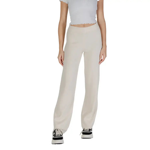 Vero Moda women white viscose blend high-waisted wide-leg trousers with smooth flowing fabric for fall winter