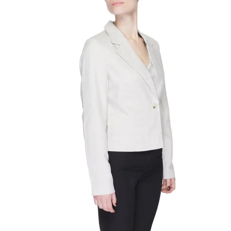 Vero Moda women’s grey marl blazer in off-white with single button closure and structured shoulders