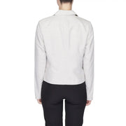 Vero Moda women’s grey marl blazer with structured collar off-white color and long sleeves in a sleek design